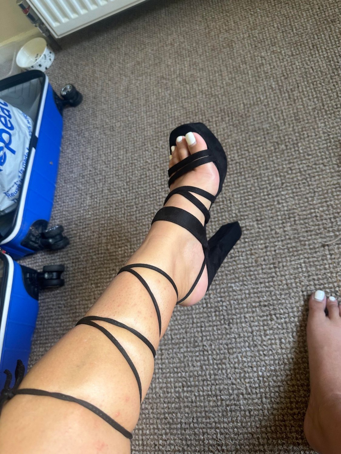 elanor exposed footslut #7WqjFJ80