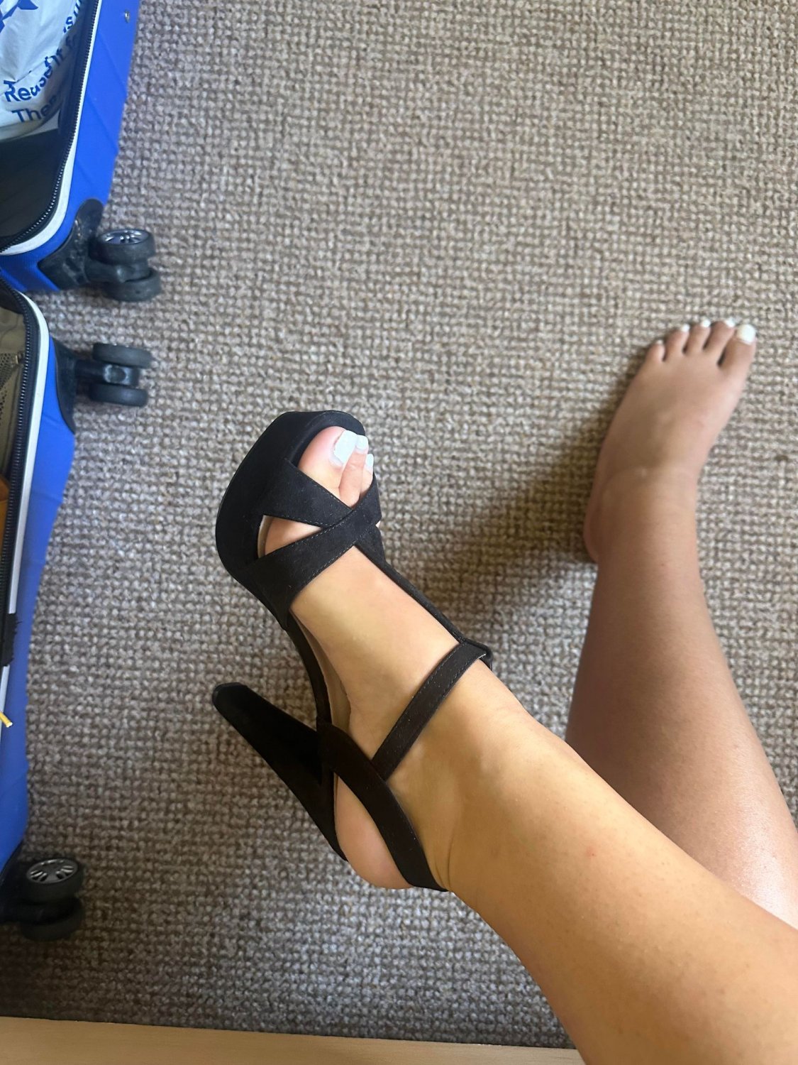 elanor exposed footslut #lgkuO91e
