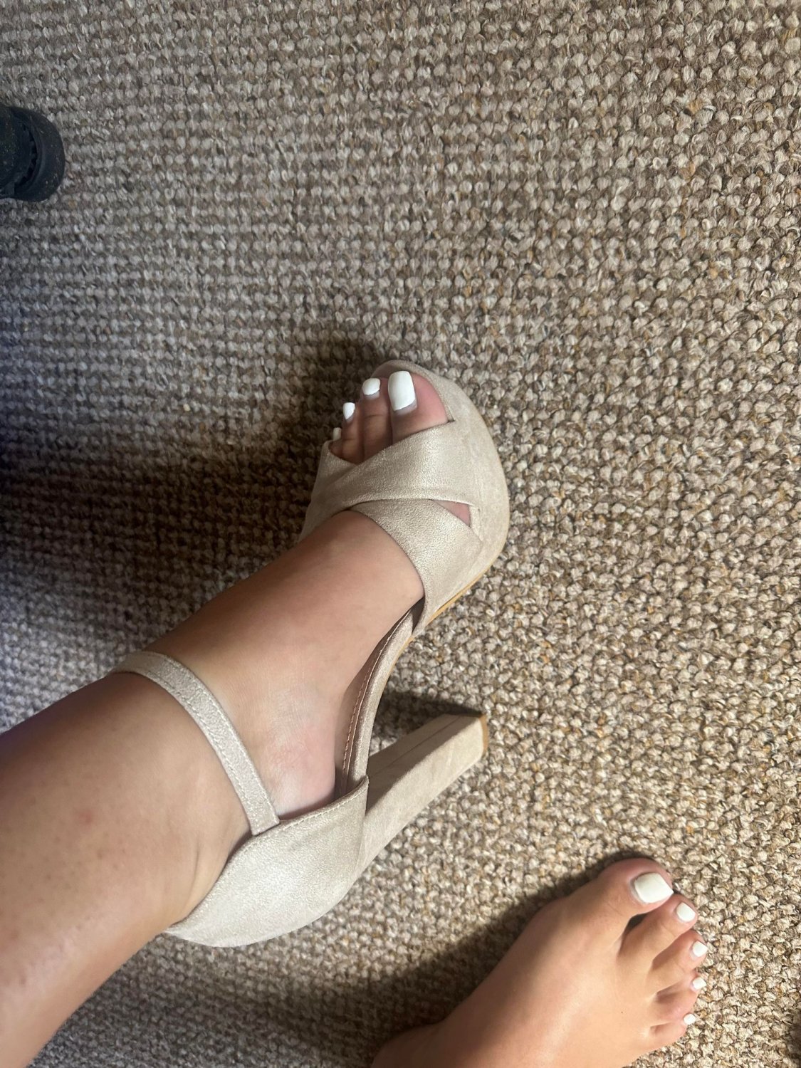 elanor exposed footslut #tNo7n4P1