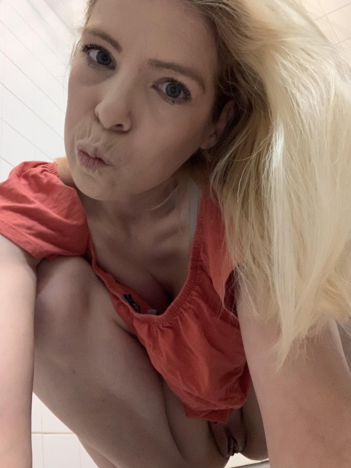 Escort blonde #bX3NFeLN