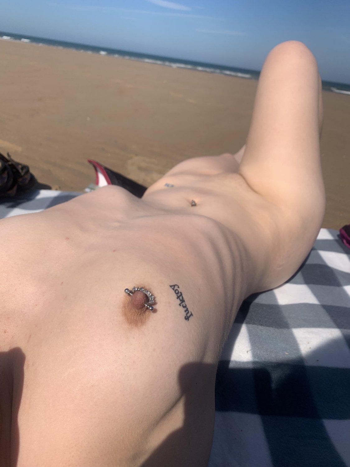 Reddit webslut "BlyssSteele-23" showing off her fuckholes #UXIc0mM4