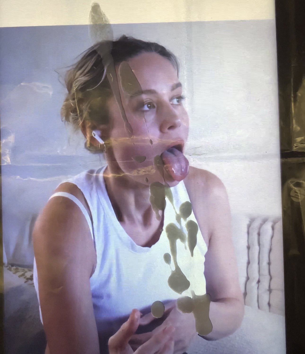 Giving Brie Larson a nice facial (ARCHIVE) #HRBJAurS