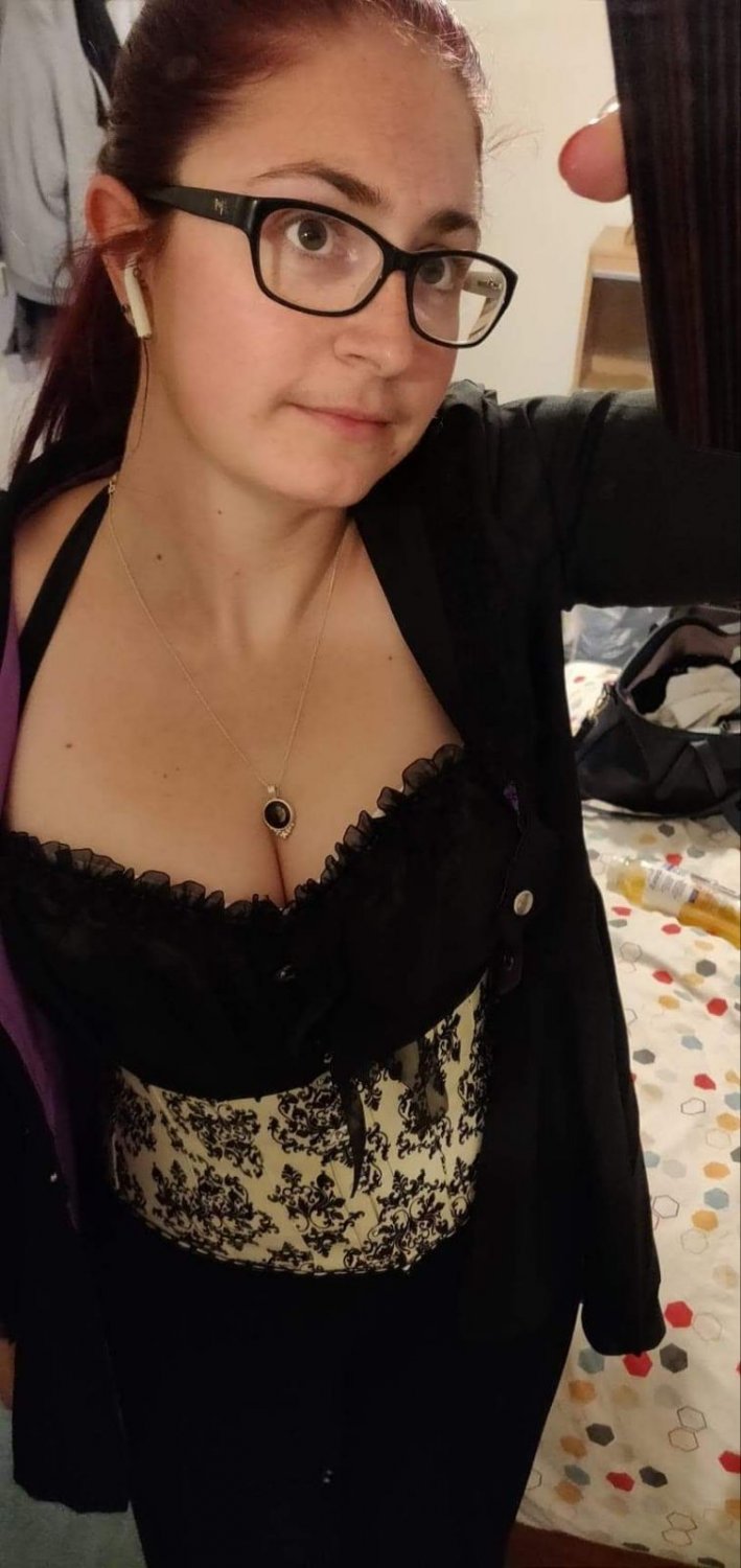 Holly Taylor  - kik: hollytaylor43 #AqWlgiHK