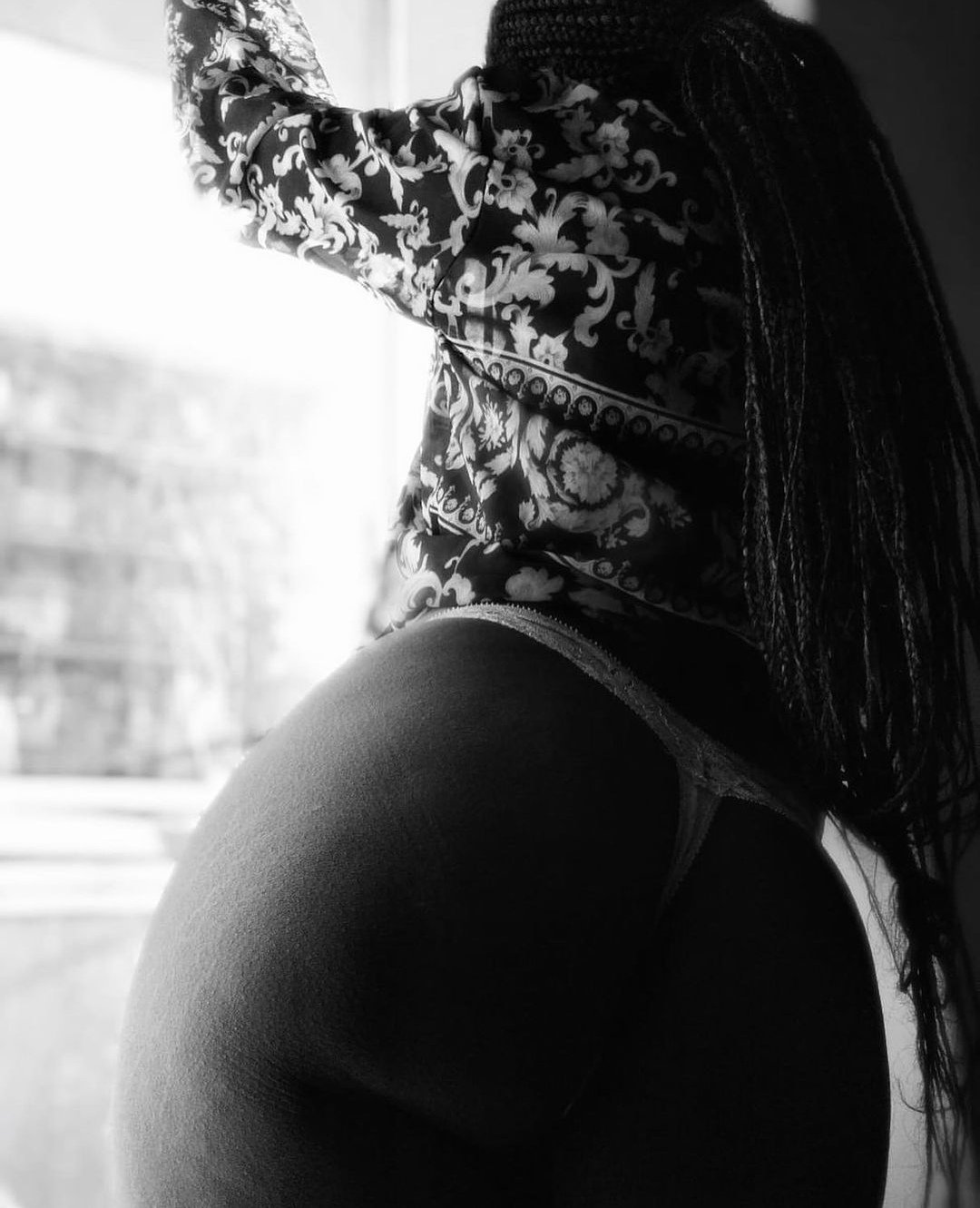 B&W #f8glmi40