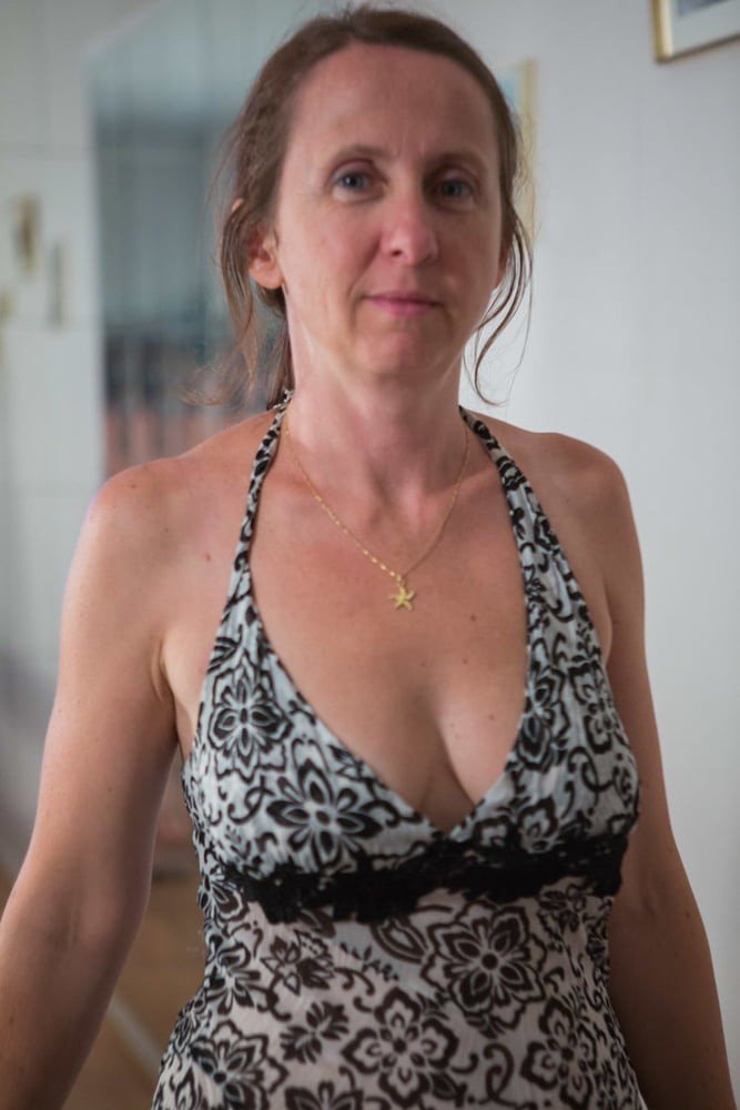 Hot MILF posing #MrH726Cu
