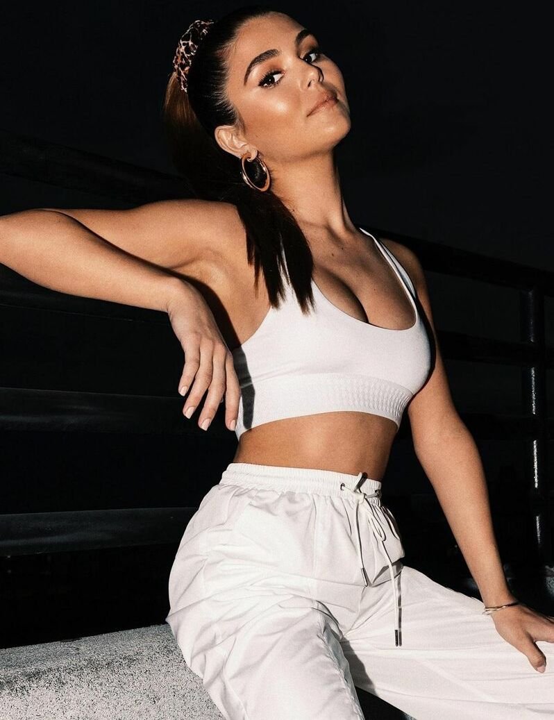 Olivia Jade Giannulli is Such Adorable & Gorgeous Cum Target With A Bang Body 🥵🤤She Makes Me Leak #NuacWqzm