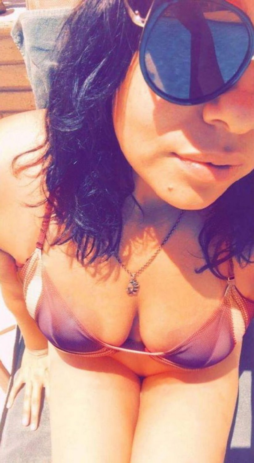 This slut will blow and lick anyone young and the uglier the better #FN8mjDvl