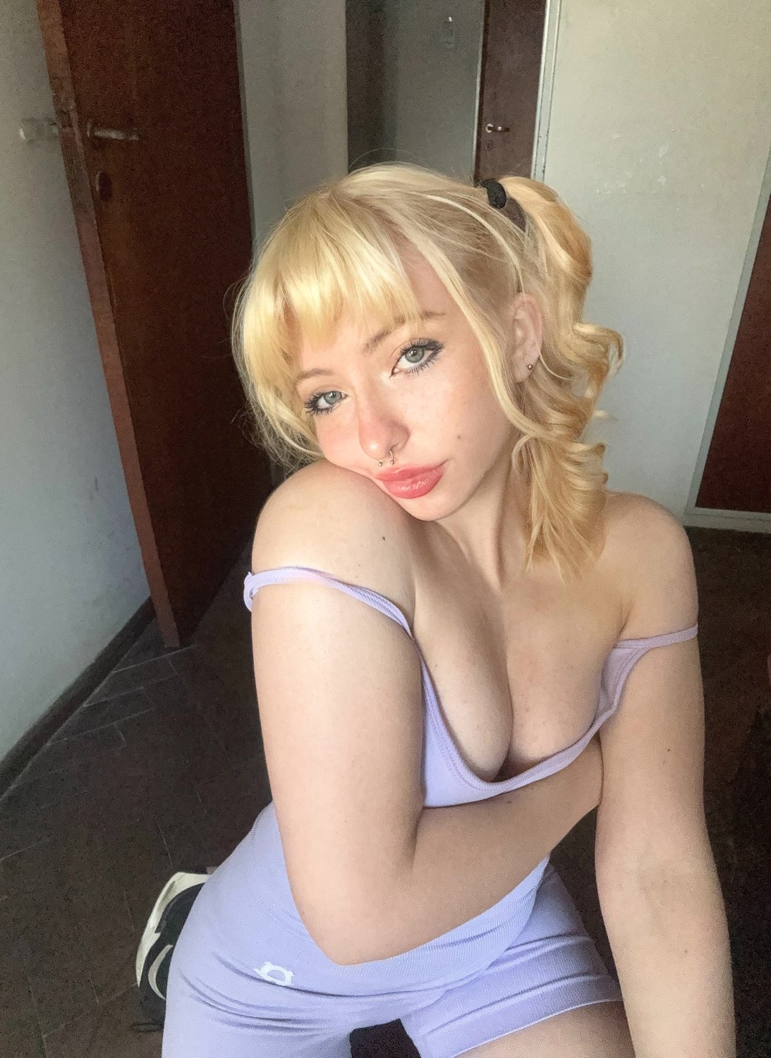 Feeling so hot today. Can you cum and make me wet #Ragtf4Eo