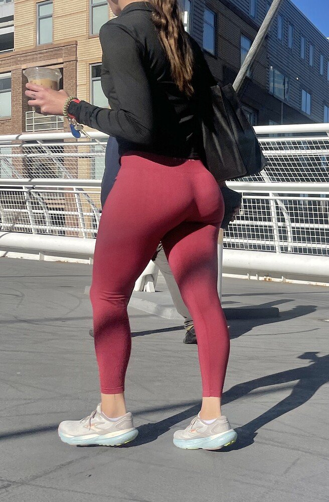 Hot Latina in red leggings #TSm3mzZD