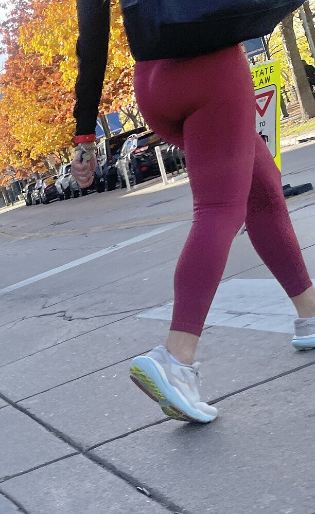 Hot Latina in red leggings #Xv5fWVSg