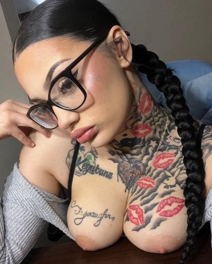 Tattted up slut #YrvTdUCF