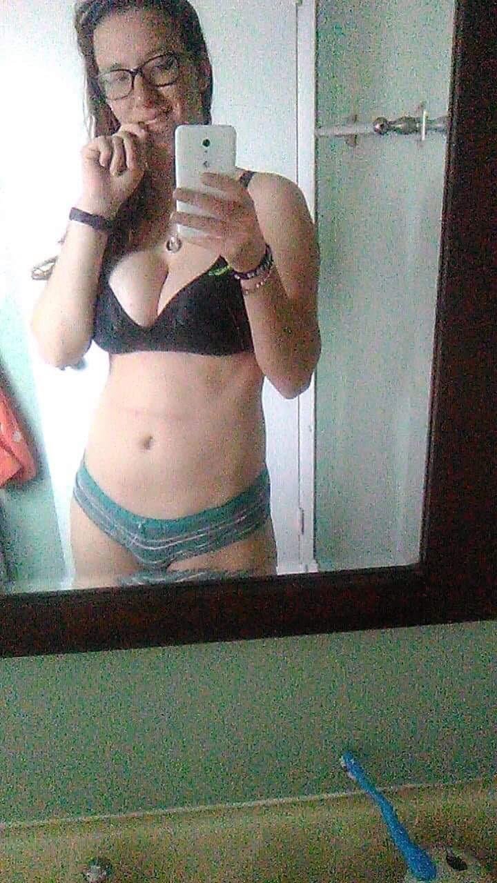 Kayla wants to be a webslut #vXf5RyJ9