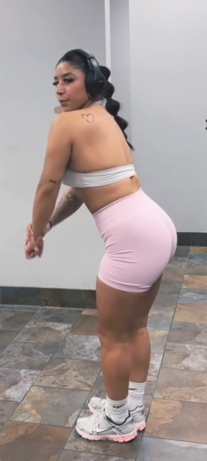 Gym girl leeean.1 I like her nipples and ass #HLtXcyBl