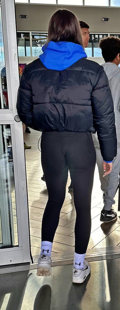 Hot girl in leggings #62WzGRoJ