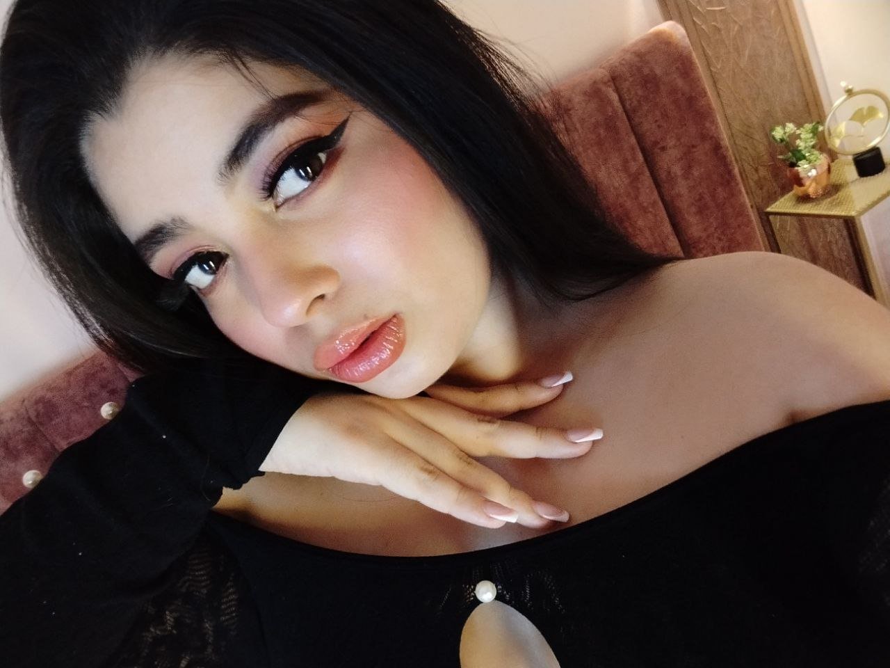 I need an extra hand please! #sr9FJRTU