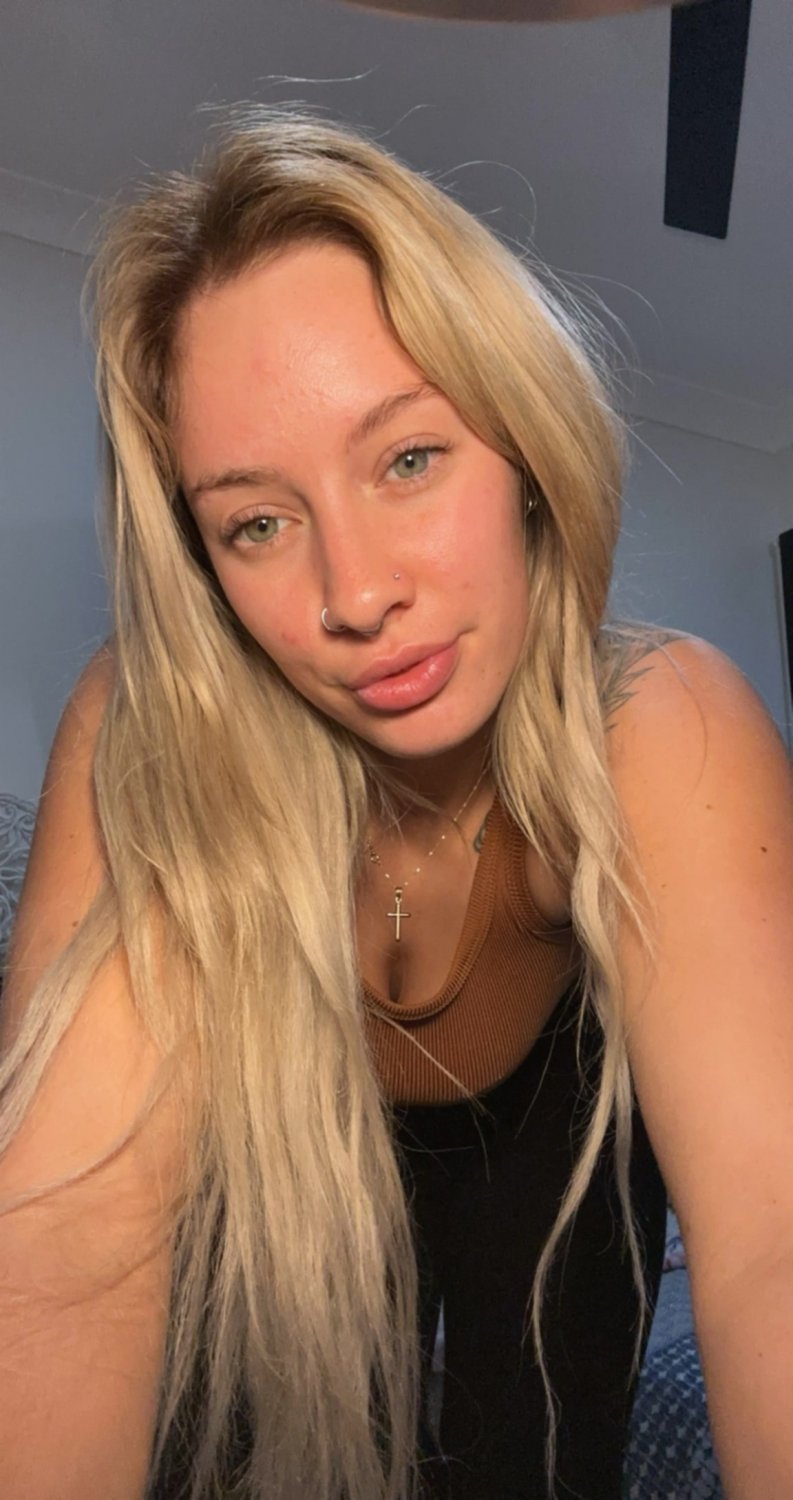 Let me take care of your boner, daddy #ipgJ7Zf2
