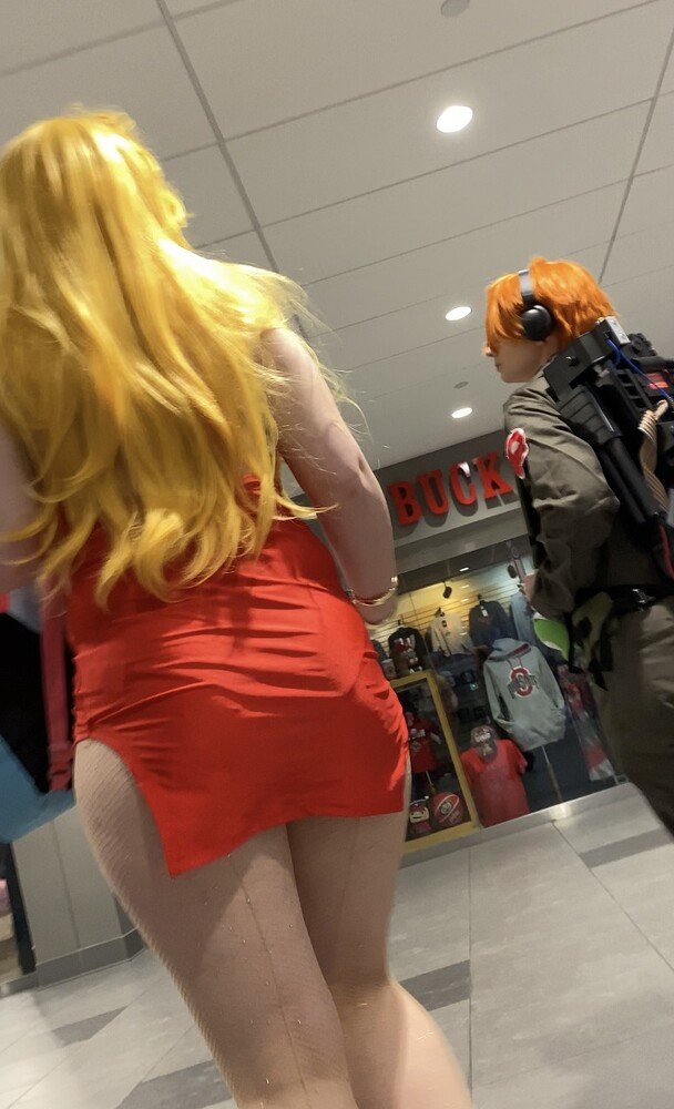 Snowbunny cosplay wearing skirt to short for her ass #C1MiN4zK