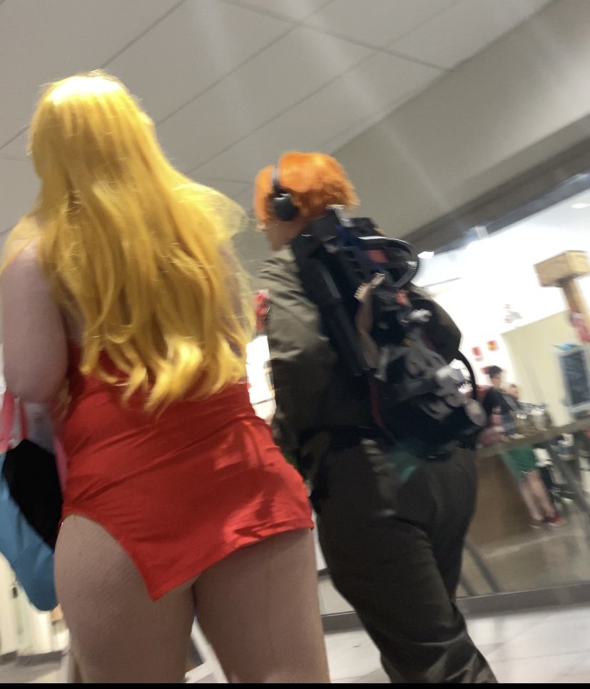 Snowbunny cosplay wearing skirt to short for her ass #UhO16mVF