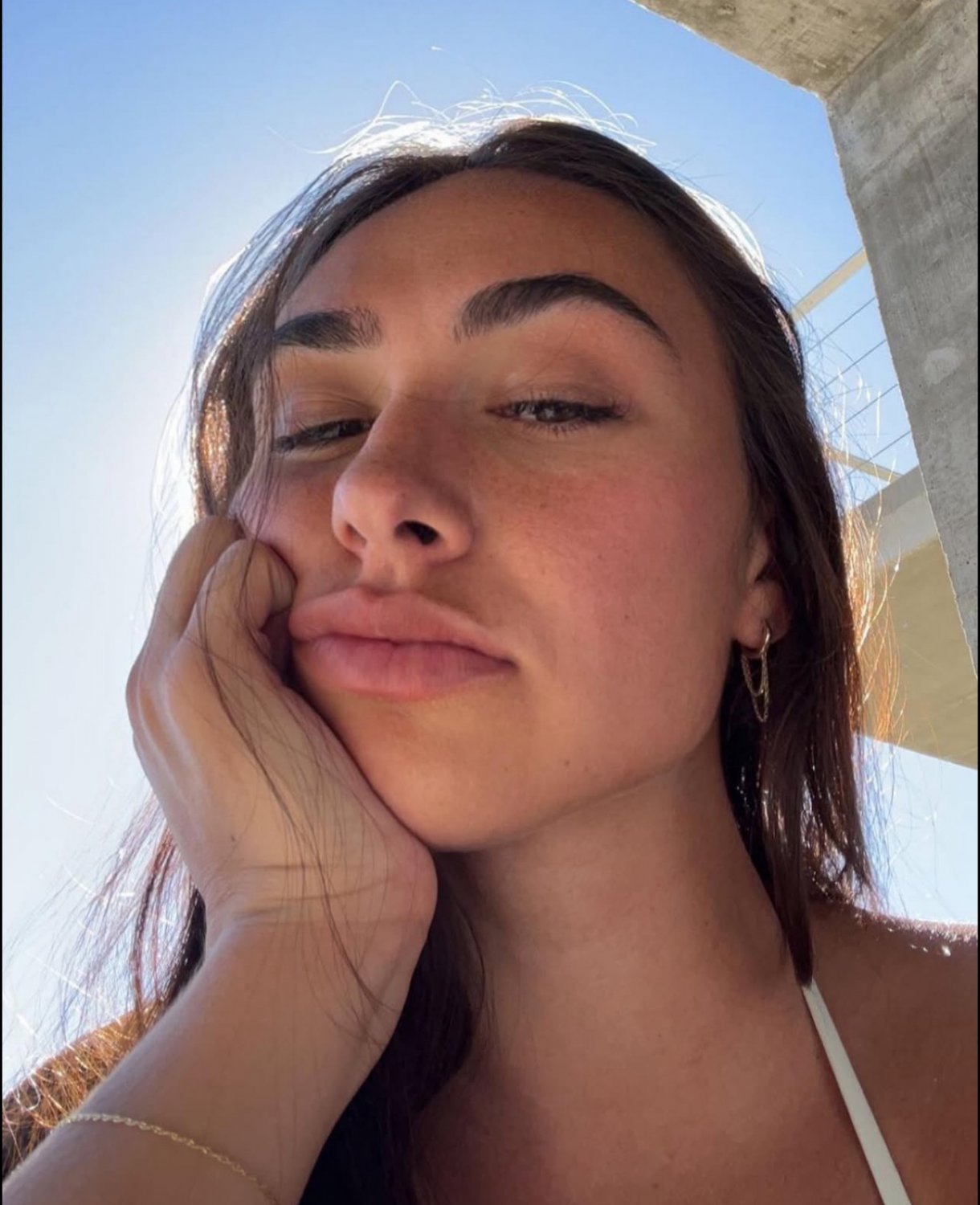 Her face needs to be fucked #D1XSD0lr