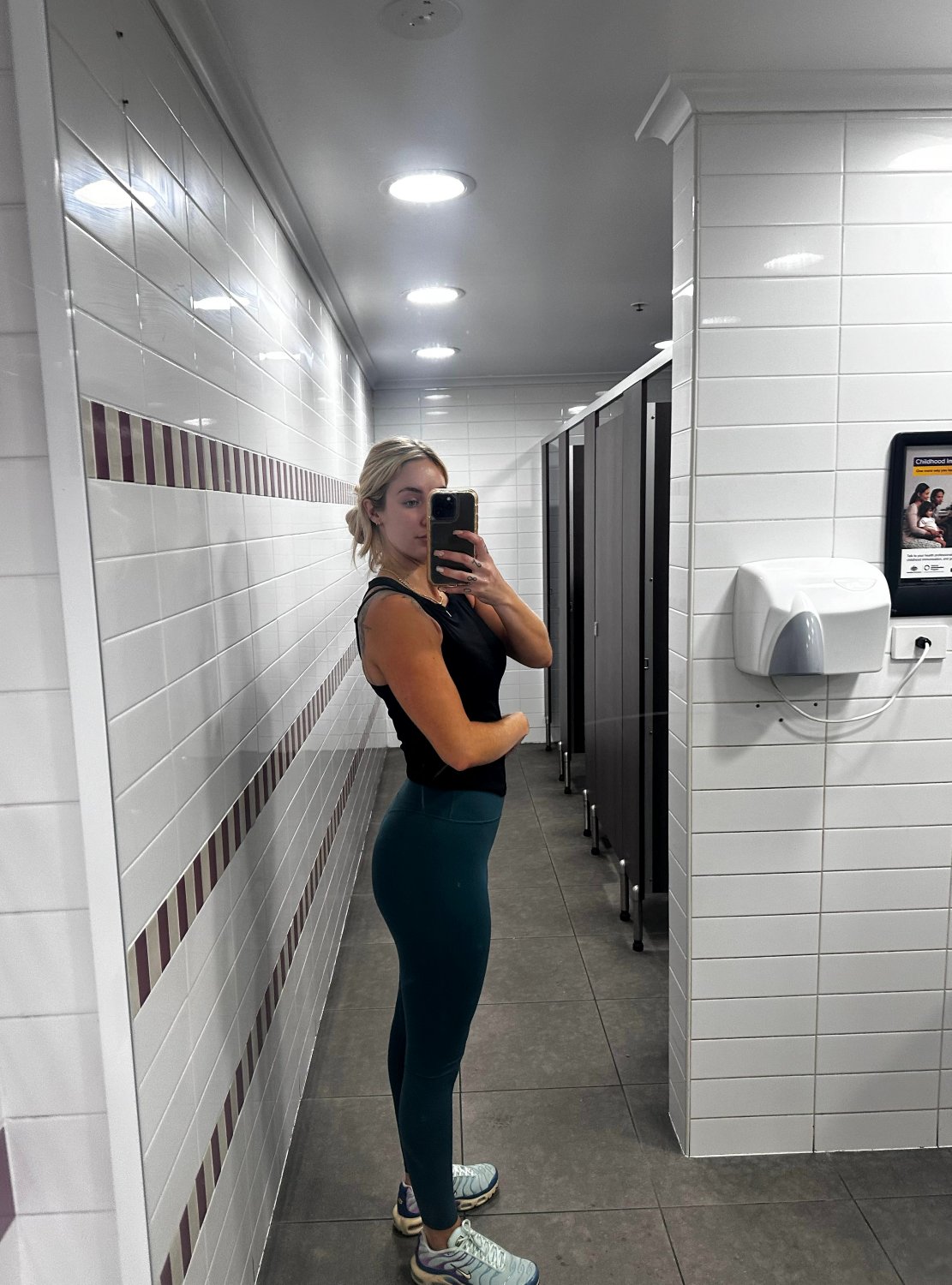 Do you think my tiny slutty body is sexy enough to turn you on #MGHLPBfr