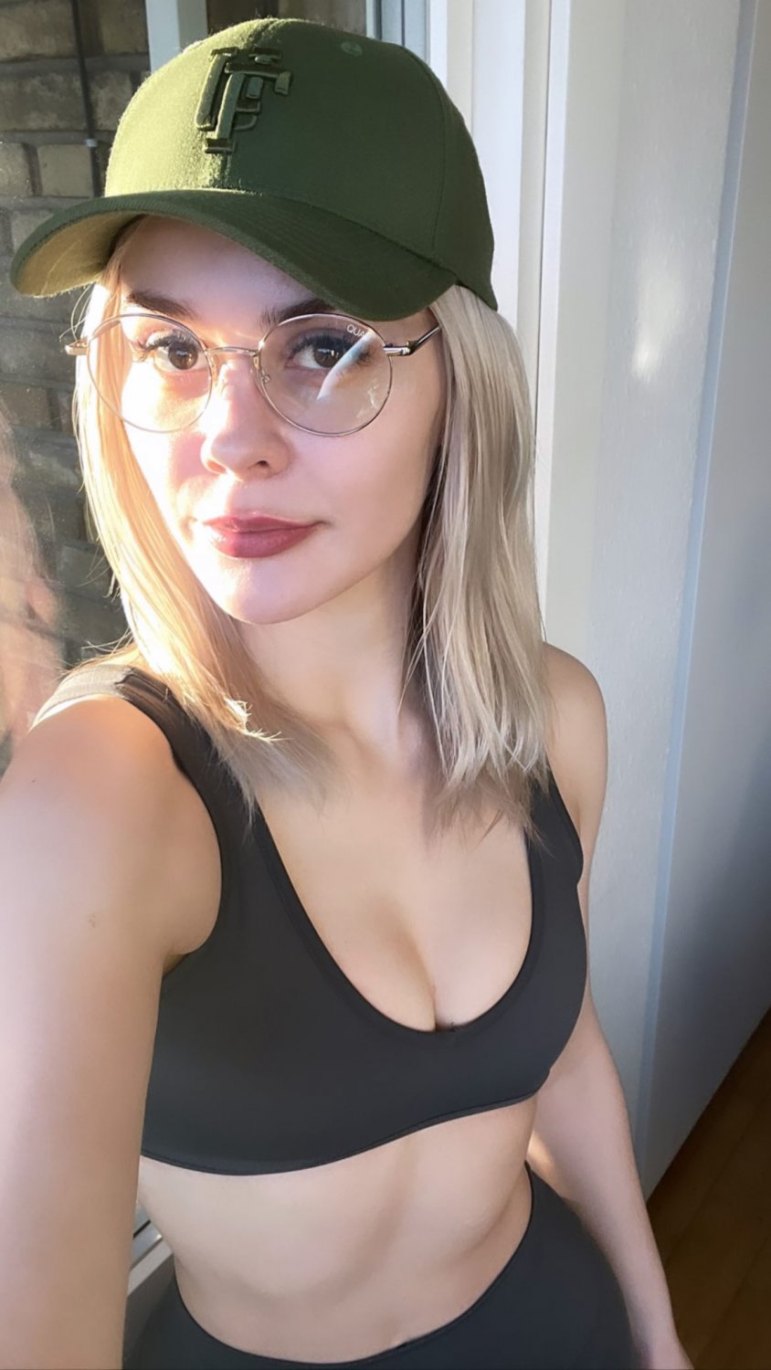 🇩🇰 Emmelie de Forest · 🤍 Training her ass · ❤ EROVISION #DNqOC9QY