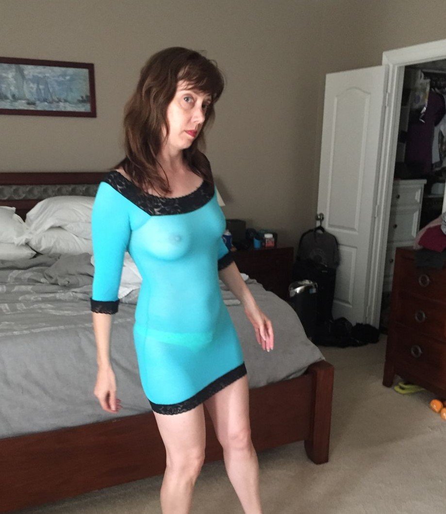 Candy spreads her cunt and sucks cock #2EVgoXY1