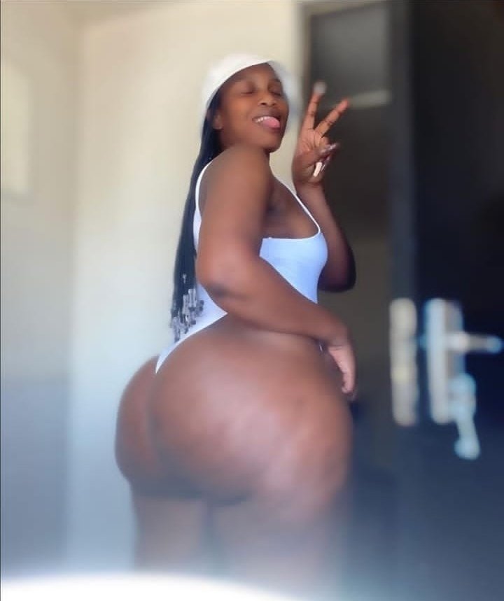 The Swati Bomb Twerking and naughty. #VxR7Kapv