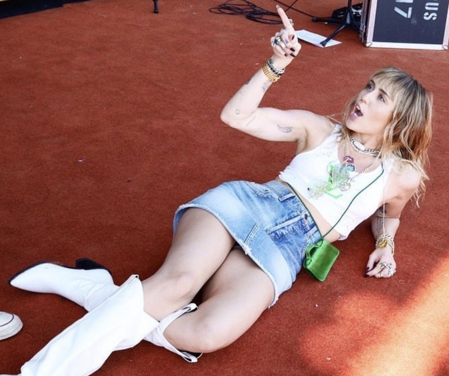 Miley_Cyrus_Gorgeous_Whore #78iVjto5