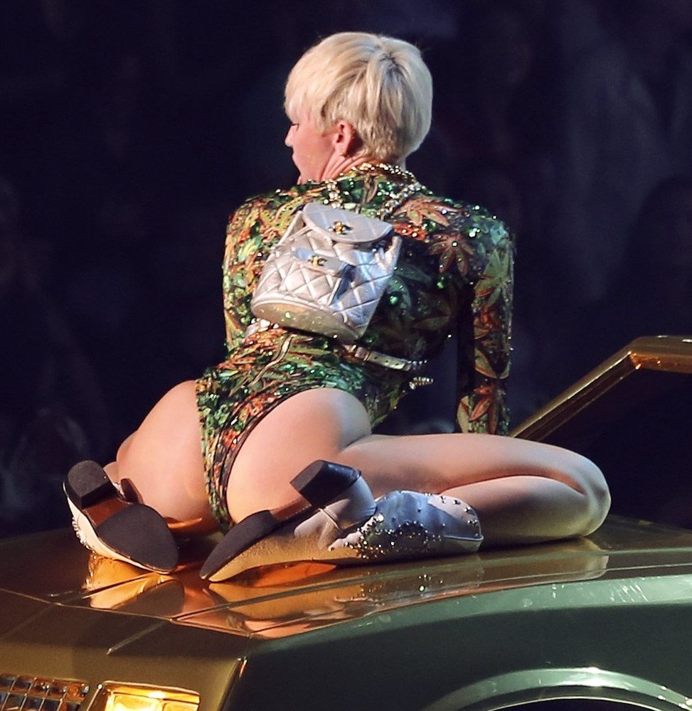 Miley_Cyrus_Gorgeous_Whore #GSDy3ADo