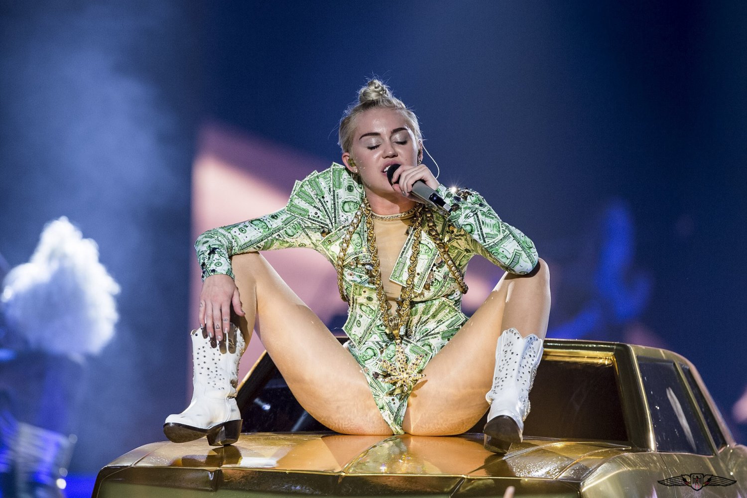 Miley_Cyrus_Gorgeous_Whore #Ma1USU58