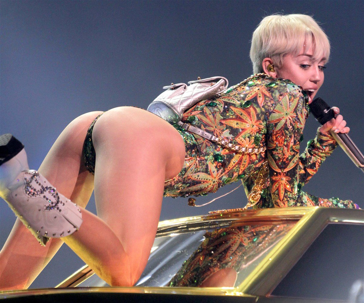 Miley_Cyrus_Gorgeous_Whore #VejB4KZv