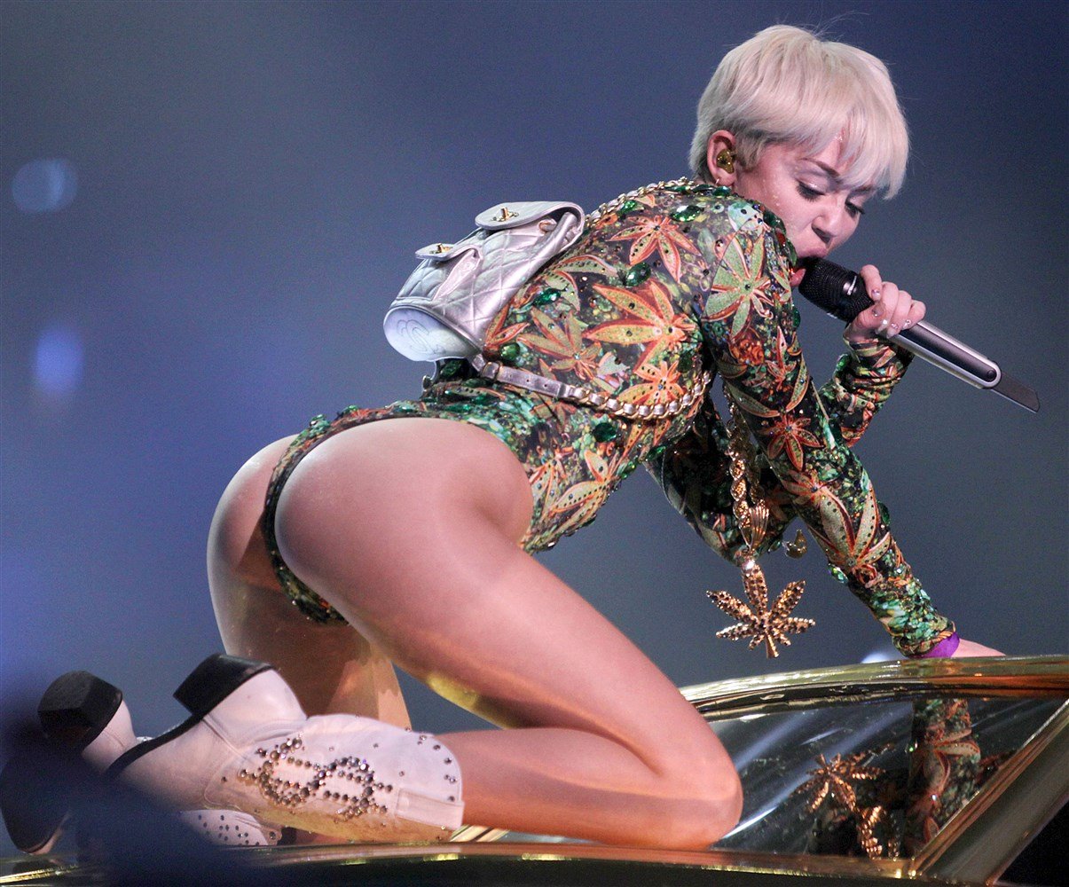 Miley_Cyrus_Gorgeous_Whore #iaHOStGY