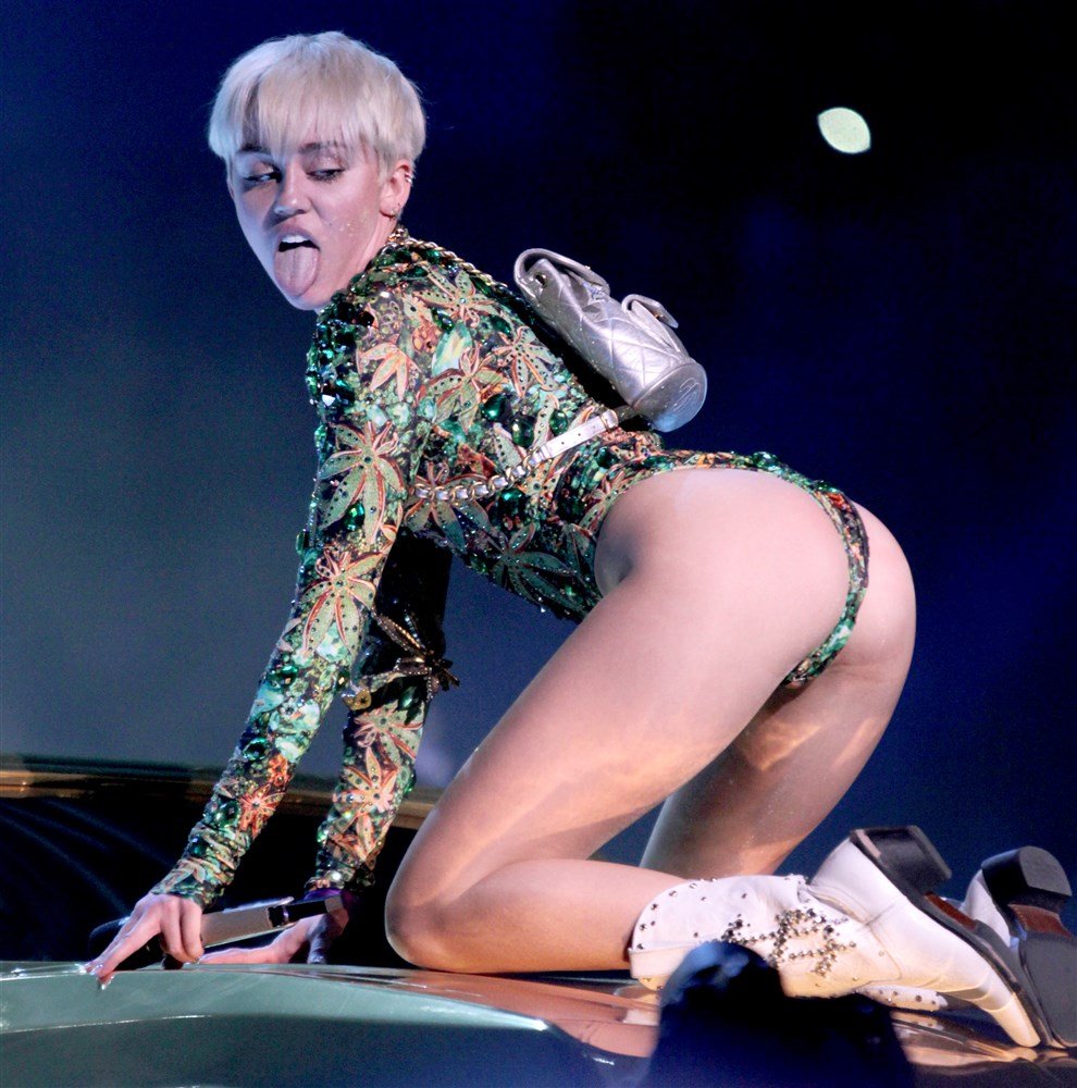 Miley_Cyrus_Gorgeous_Whore #uCM9cSyM