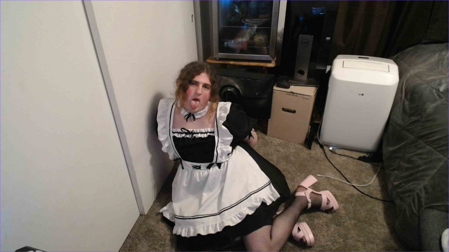 Sissy Bella gets a new dose of Exposure - kik: Bella112316 - (5. Gallery) #KqSUL3wt