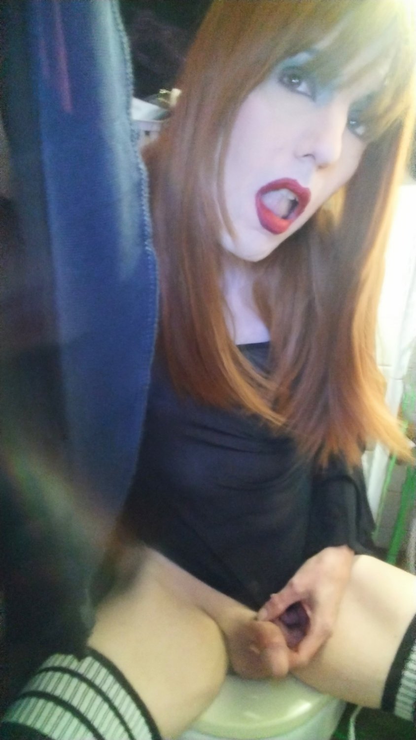 Good Sissies Sit to Tinkle #I1ojMu4V