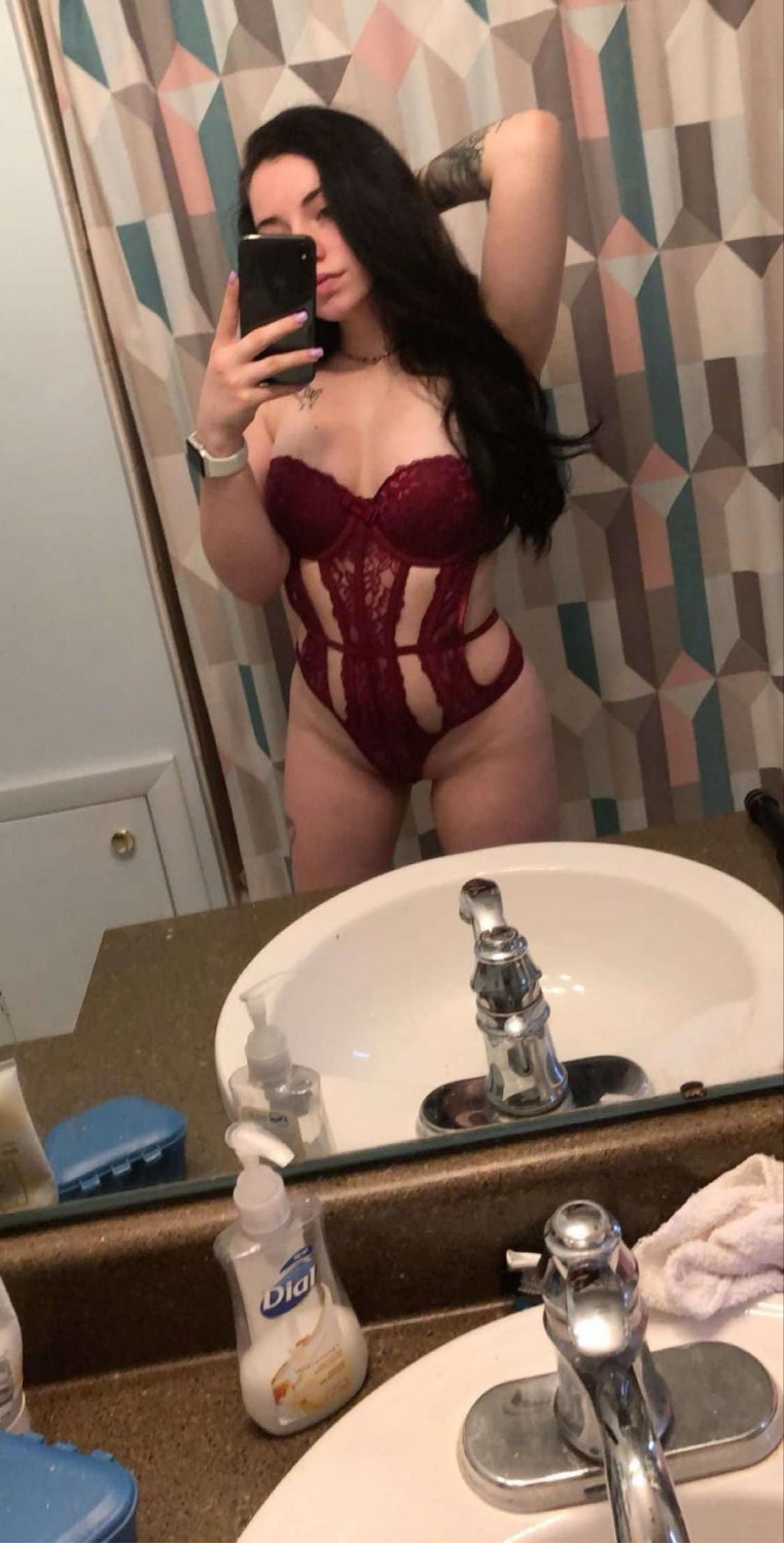 Brittany loved showing her coochie,  dm to submit your sluts #MnbkN3ER