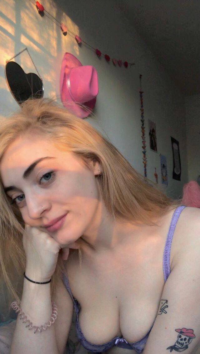 Slut Sarah for all of you to enjoy #sSIjht6W