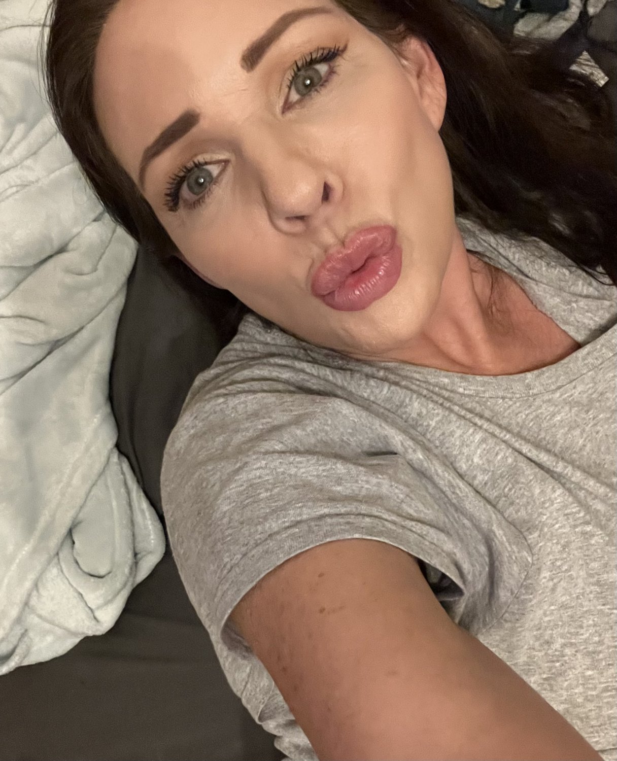A quick cum before bed... sorry about the noisy bed! #dLkEwfPc