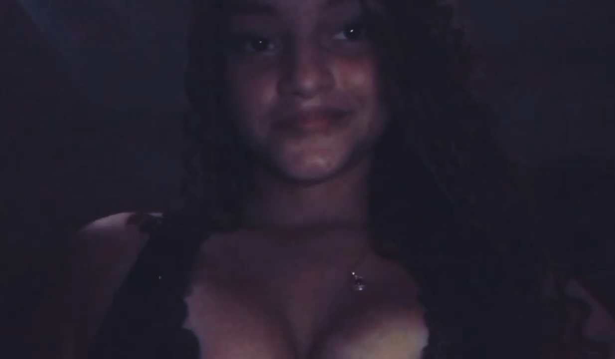 Só posta foto desses peitão essa vagabunda #79ALblCs