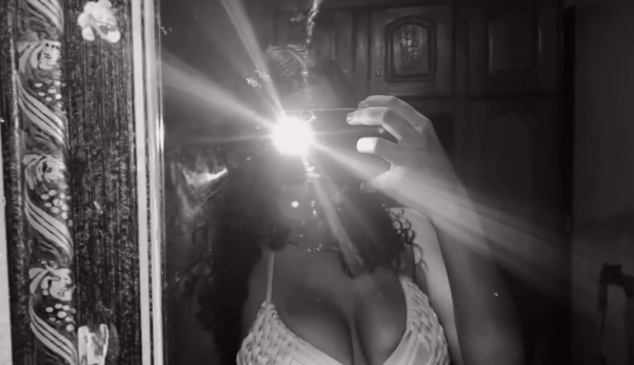 Só posta foto desses peitão essa vagabunda #VcIneMSQ