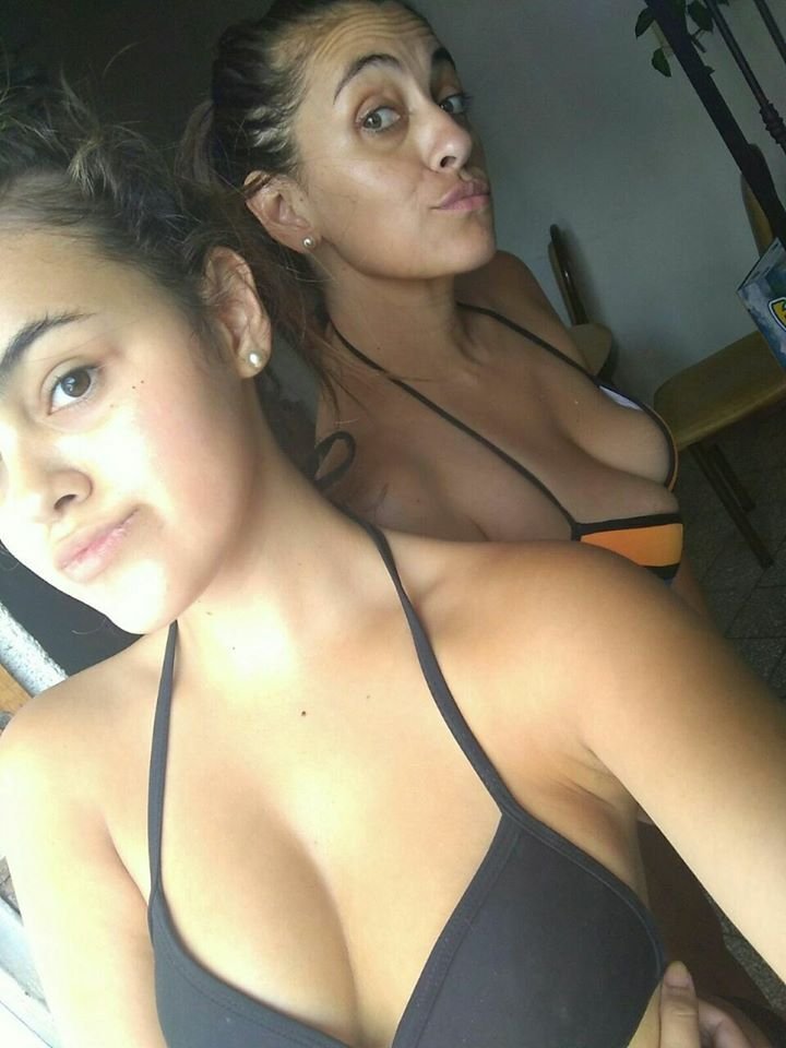 Latin mother and daughter #OiZNpcJ3
