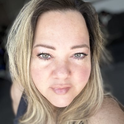 Gorgeous Canadian Twitter girl #cjdo7giR