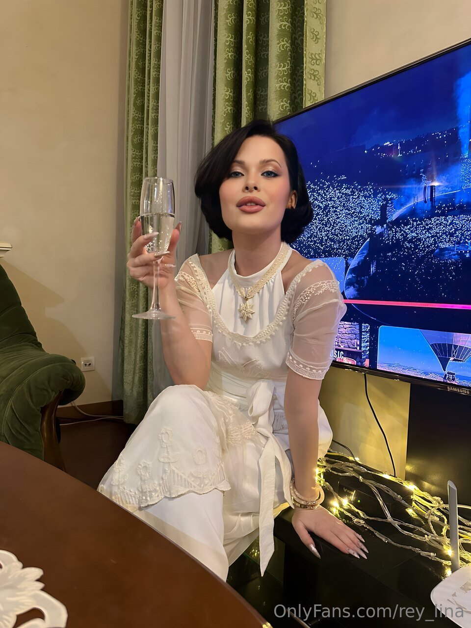 Alina #B3Zoq6Nk