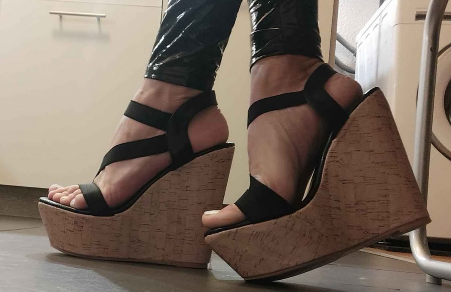 Skinny Feet in sexy Wedges 🦶🏼👠🤩 #OLoaWmpa