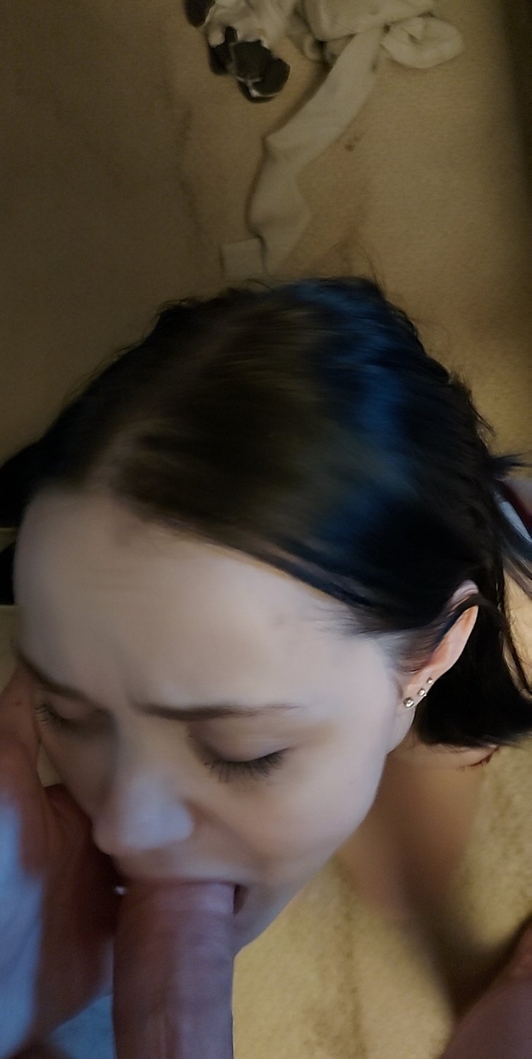 Raven haired teen likes being recorded #toUJAPd0