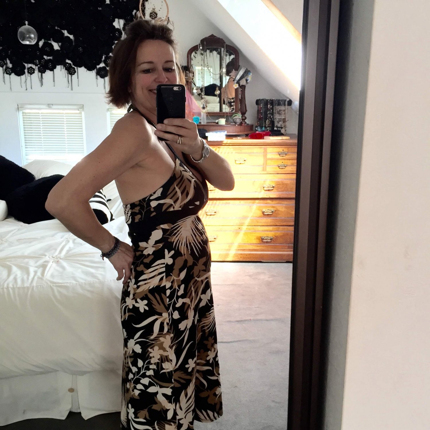 Brunette MILF #7J8LMWG4
