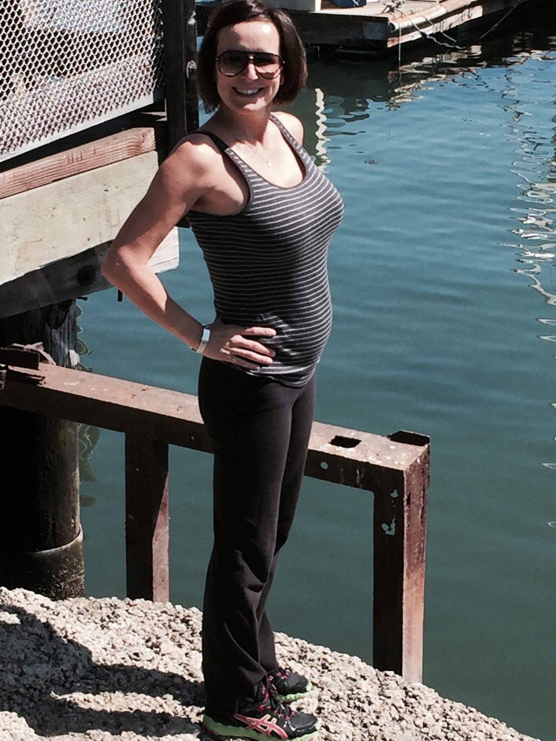 Brunette MILF #IELniy4Z