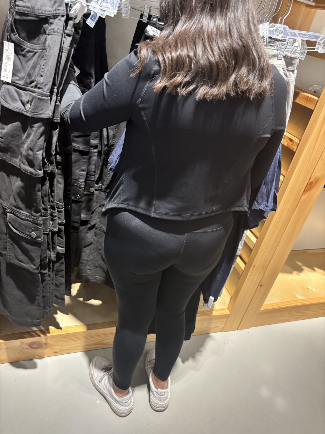 Fit booty candid #LIfhIbH6