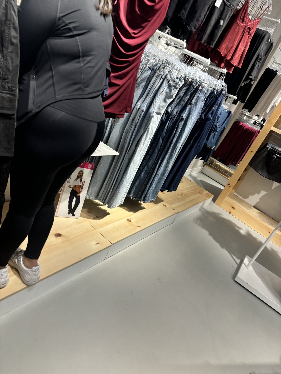 Fit booty candid #ZY8H4UqZ