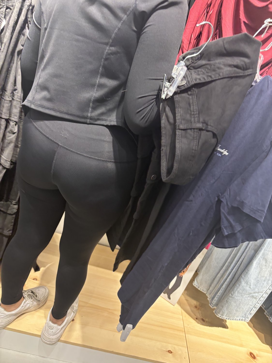 Fit booty candid #e5YY1m9a
